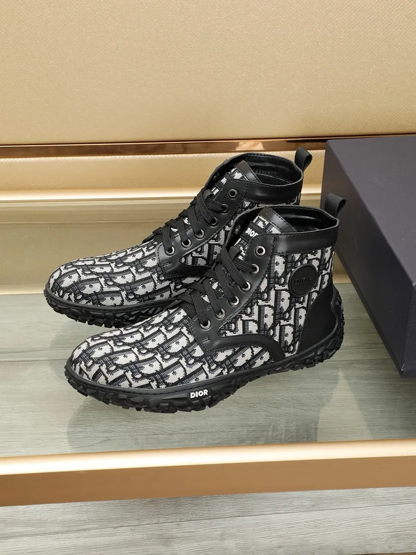 Factory P460 men's shoes💰【Dior】Dior✨ is online simultaneously👏 This casual sports shoe is a new product in the series and continues Di*r's classic style. The upper is made of original first-layer cowhide, paired with a textured outsole, and the brand's iconic details are on the side openings to enhance the style. Fashionable and versatile. Create a casual look. Size: 38-44 (45 customized)